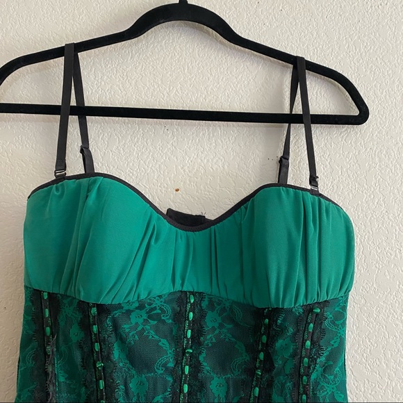 Relisted in my closet! 
🍄 Green Corset Lingerie Top Plus Size - Picture 6 of 6